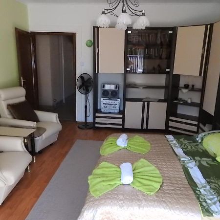 Haus Gizella Hotel Harkany Bagian luar foto