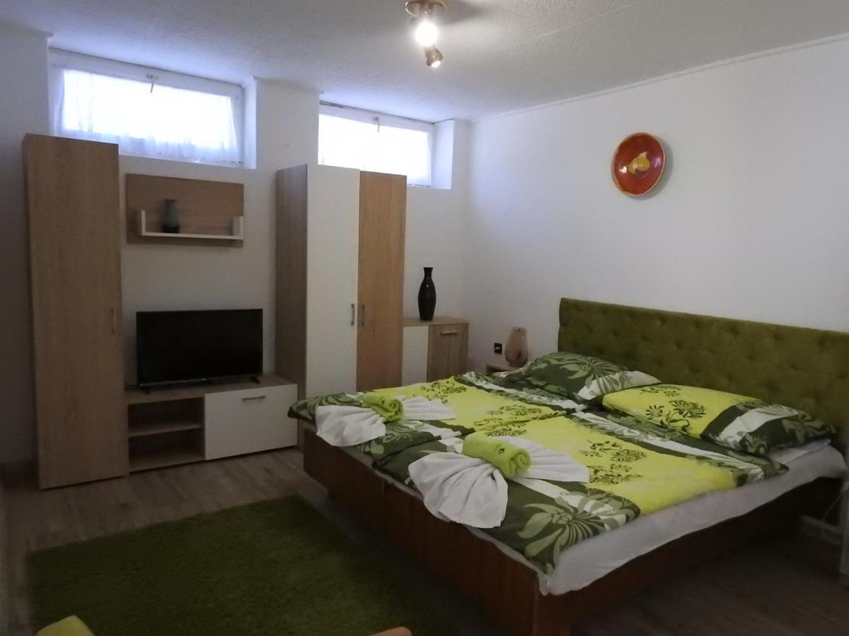 Haus Gizella Hotel Harkany Bagian luar foto